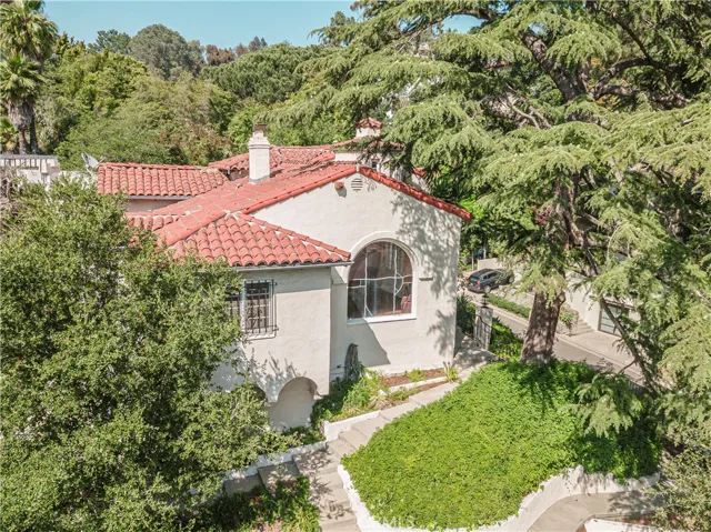 3015 N Beachwood Drive, Los Angeles, California 90068