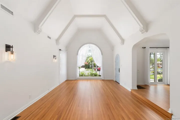 4910 Kensington Drive, San Diego, California 92116