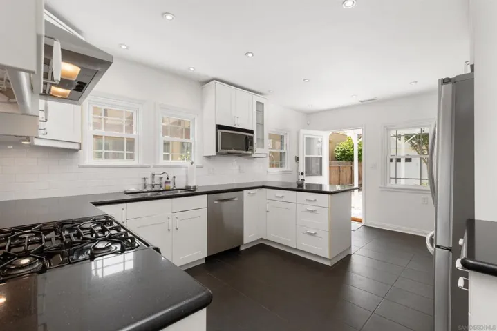 4910 Kensington Drive, San Diego, California 92116