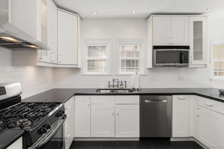 4910 Kensington Drive, San Diego, California 92116