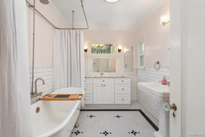 4910 Kensington Drive, San Diego, California 92116