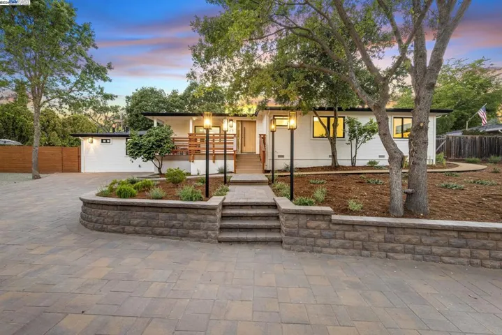 29 Cortsen, Pleasant Hill, California 94523