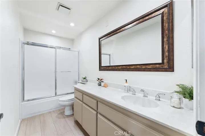 Hall full bath