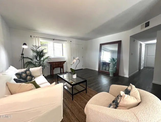 Livingroom to hallway Alpine