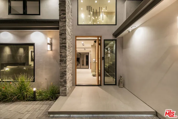 26029 Farmfield Road, Calabasas, California 91302