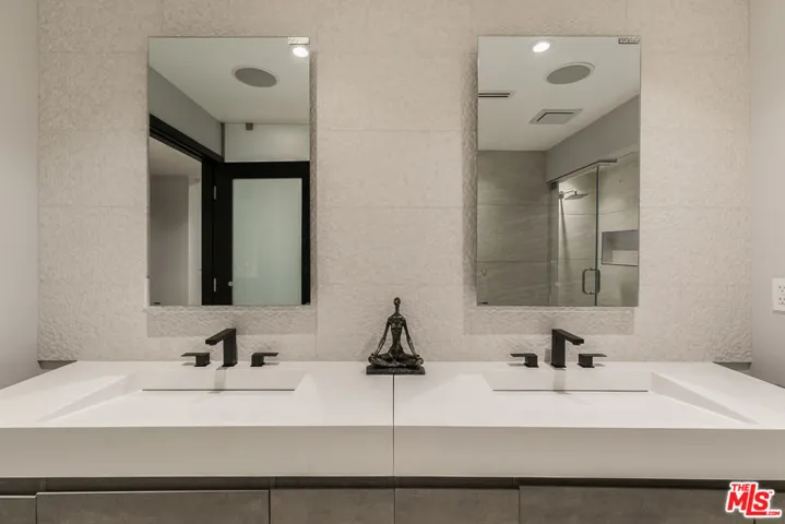 26029 Farmfield Road, Calabasas, California 91302