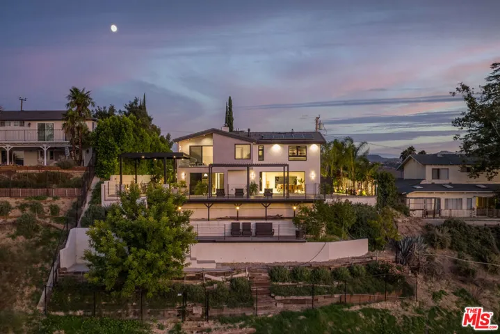 26029 Farmfield Road, Calabasas, California 91302