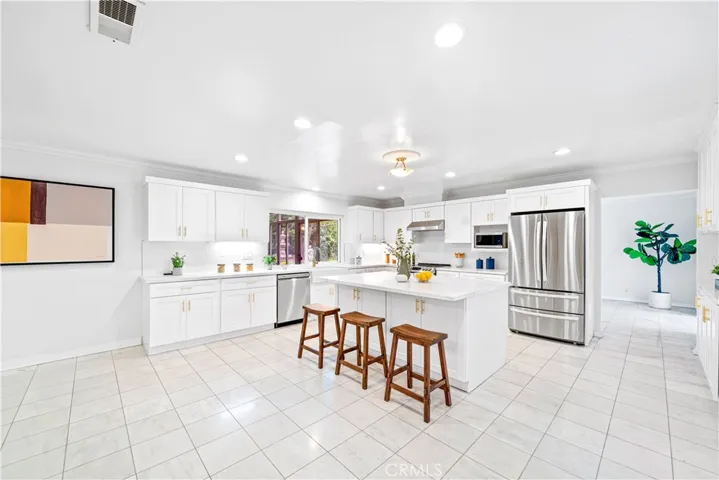 Amazing Large Kitchen.