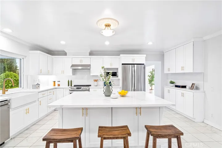 Amazing Large Kitchen.