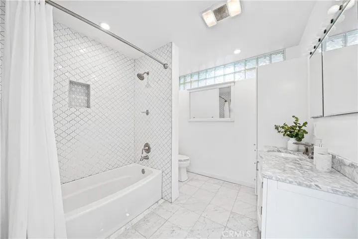 Full Bathroom.