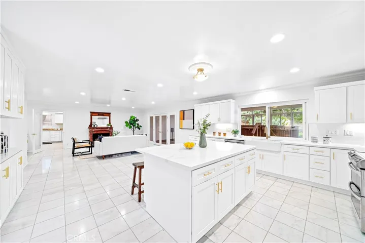 Amazing Large Kitchen.