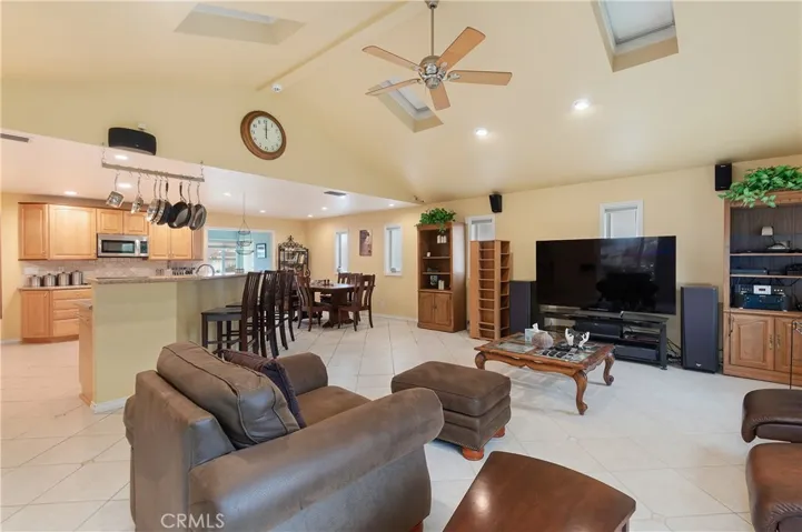 371 Dunsmuir Avenue, Ventura, California 93004