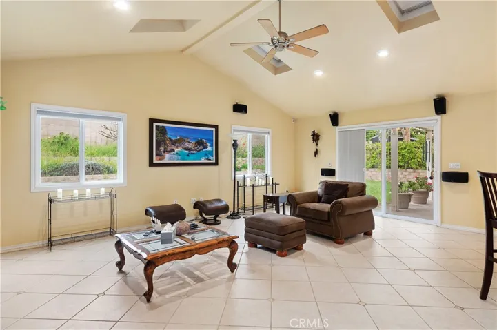371 Dunsmuir Avenue, Ventura, California 93004