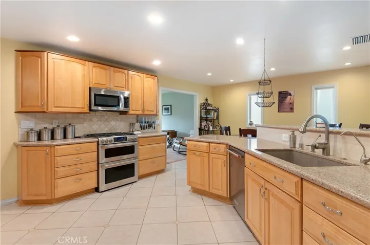 371 Dunsmuir Avenue, Ventura, California 93004