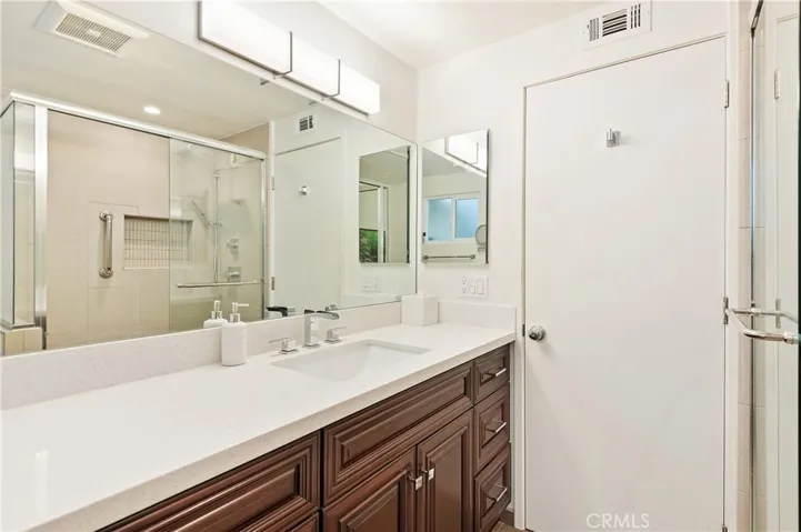 371 Dunsmuir Avenue, Ventura, California 93004