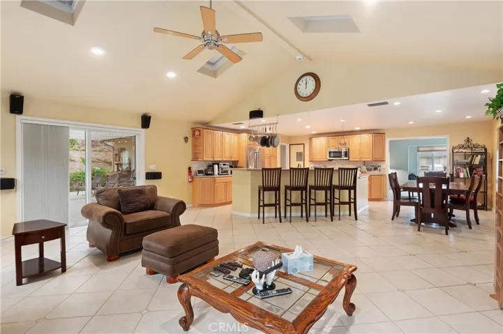 371 Dunsmuir Avenue, Ventura, California 93004