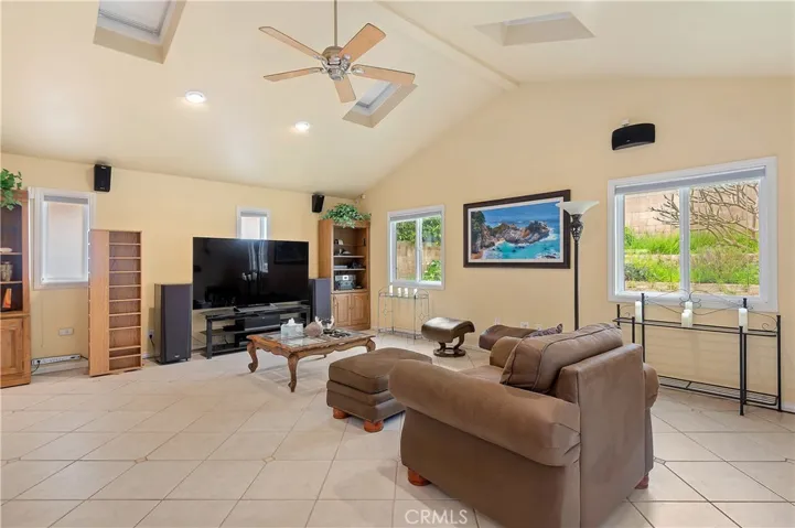 371 Dunsmuir Avenue, Ventura, California 93004