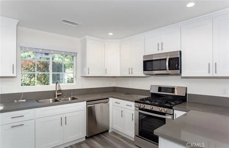 23037 Canzonet, Woodland Hills, California 91367