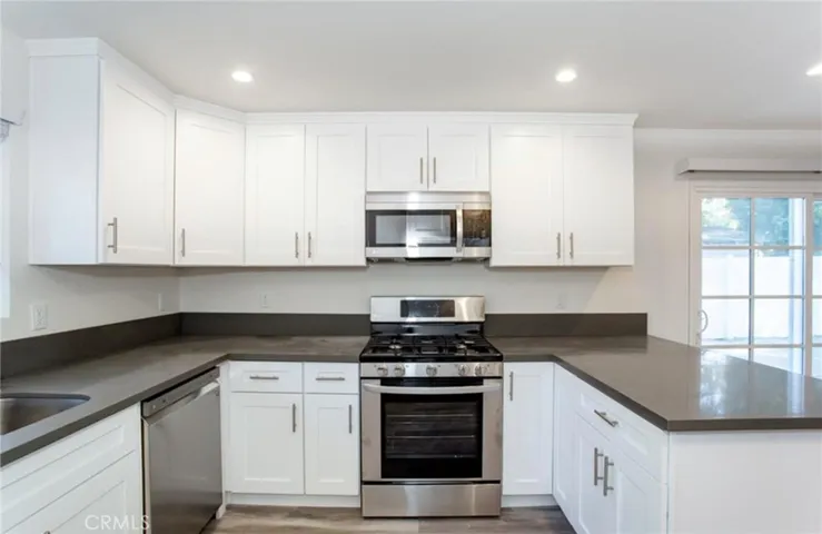23037 Canzonet, Woodland Hills, California 91367