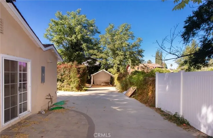 23037 Canzonet, Woodland Hills, California 91367