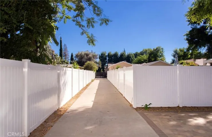 23037 Canzonet, Woodland Hills, California 91367