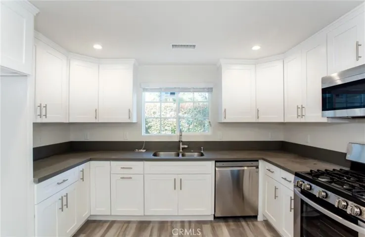 23037 Canzonet, Woodland Hills, California 91367