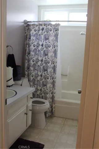 Master Bath (b)