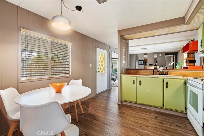 Kitchen/Dining Area