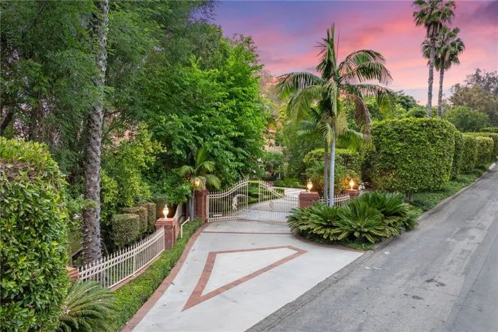 242 S Peralta Hills Drive, Anaheim Hills, California 92807