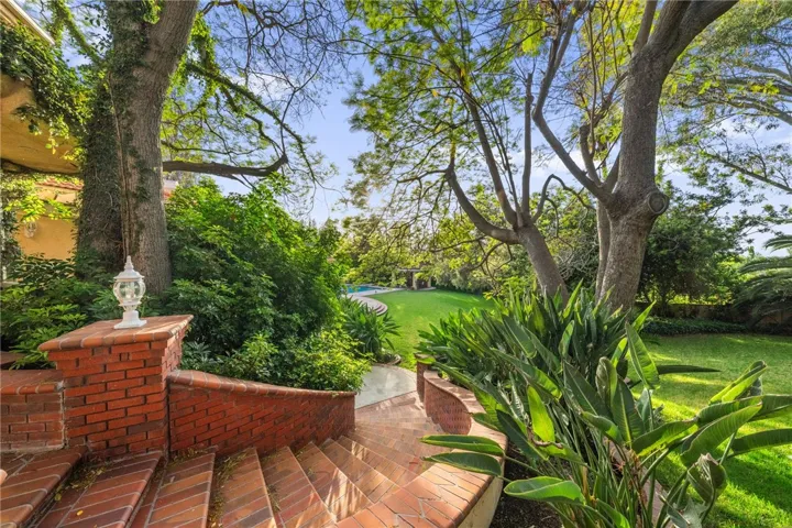 242 S Peralta Hills Drive, Anaheim Hills, California 92807
