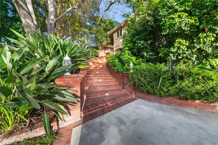 242 S Peralta Hills Drive, Anaheim Hills, California 92807