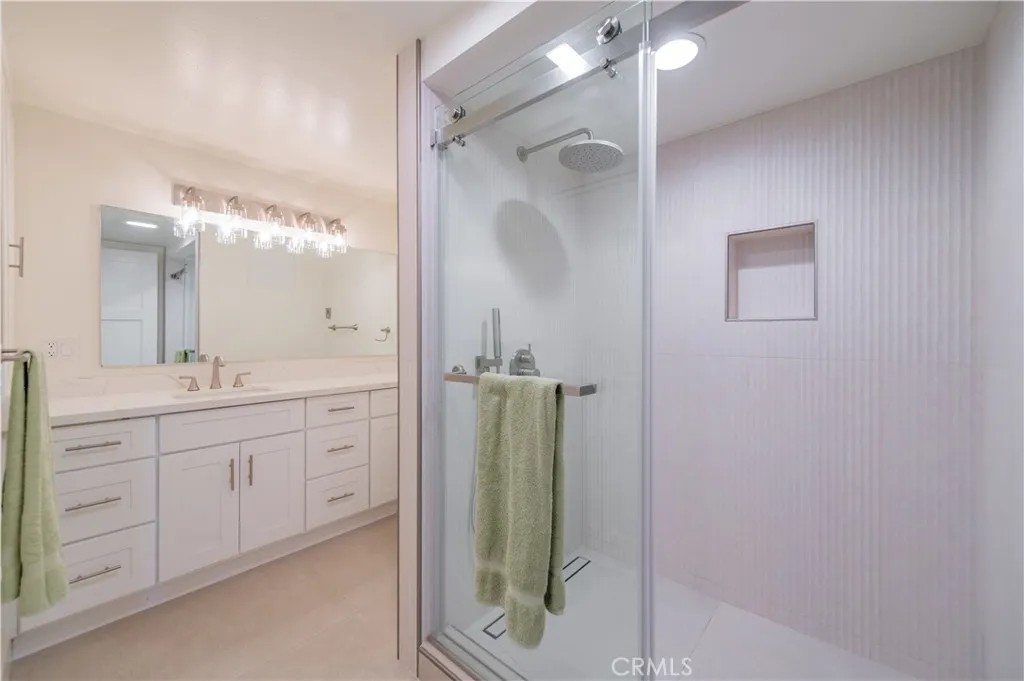 13902 Thunderbird 8j, Seal Beach, California 90740 home-pic-1