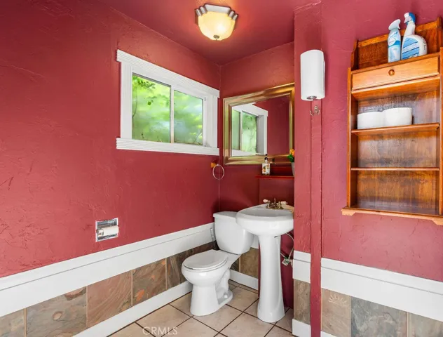 Common Area 1/2 Bath