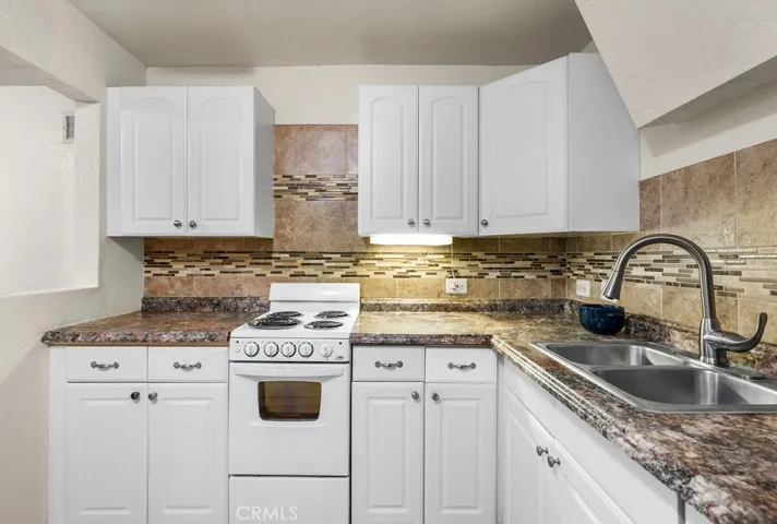 Unit B, Kitchen