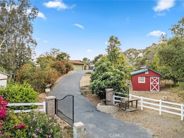 2447 Helen Road, Fallbrook, California 92028
