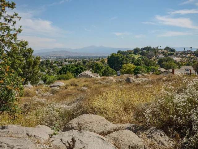 5523 Eveningside Lane, Jurupa Valley, California 92509