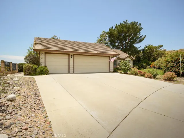 5523 Eveningside Lane, Jurupa Valley, California 92509