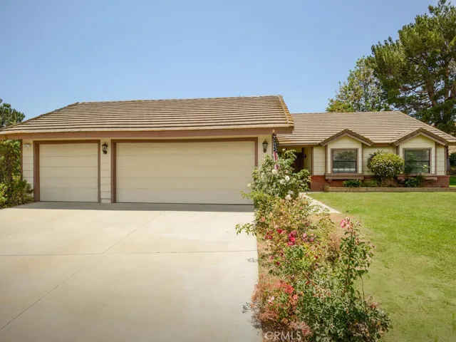 5523 Eveningside Lane, Jurupa Valley, California 92509