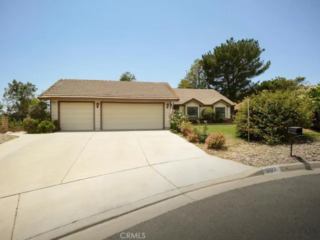 5523 Eveningside Lane, Jurupa Valley, California 92509