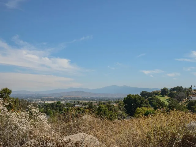 5523 Eveningside Lane, Jurupa Valley, California 92509