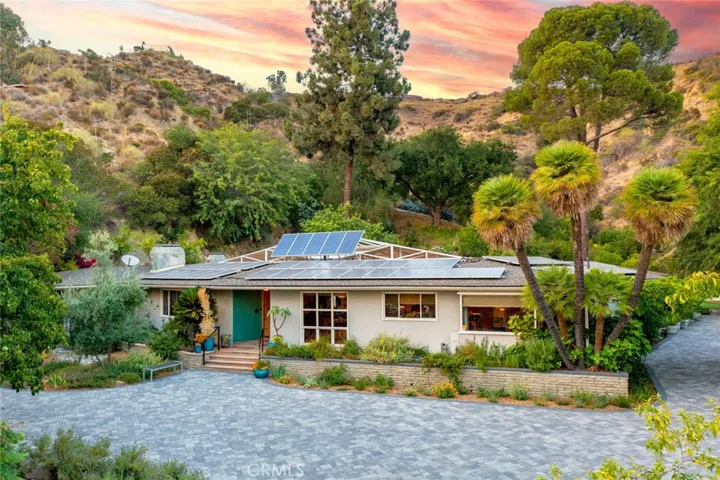 1670 Arboles Drive, Glendale, California 91207