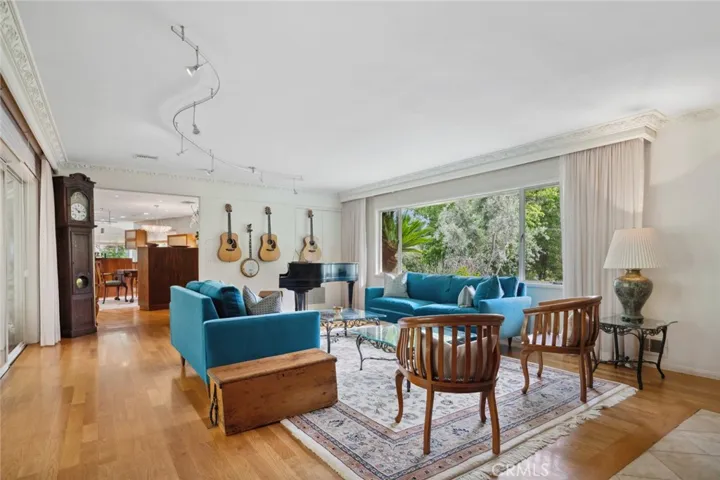 1670 Arboles Drive, Glendale, California 91207