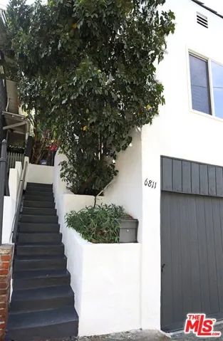 Front of home leading to front entrance