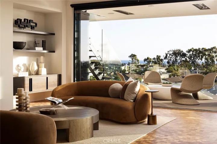 428 Serra Drive, Corona Del Mar, California 92625