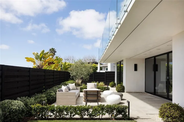 428 Serra Drive, Corona Del Mar, California 92625
