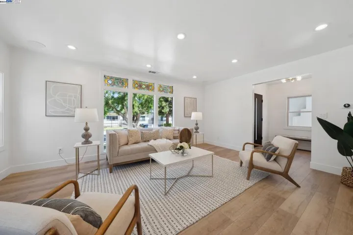 1626 Versailles Ave, Alameda, California 94501
