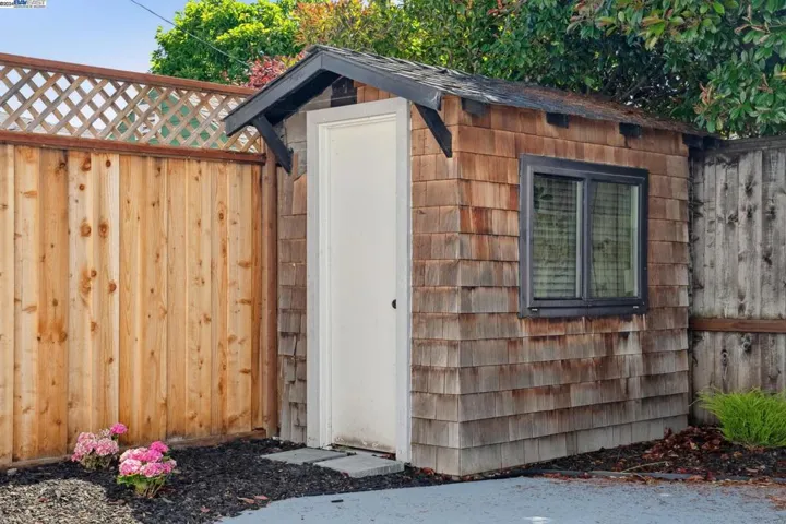 1626 Versailles Ave, Alameda, California 94501