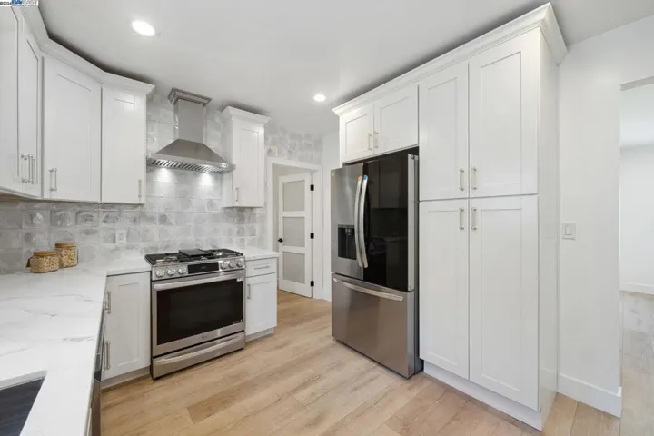 1626 Versailles Ave, Alameda, California 94501