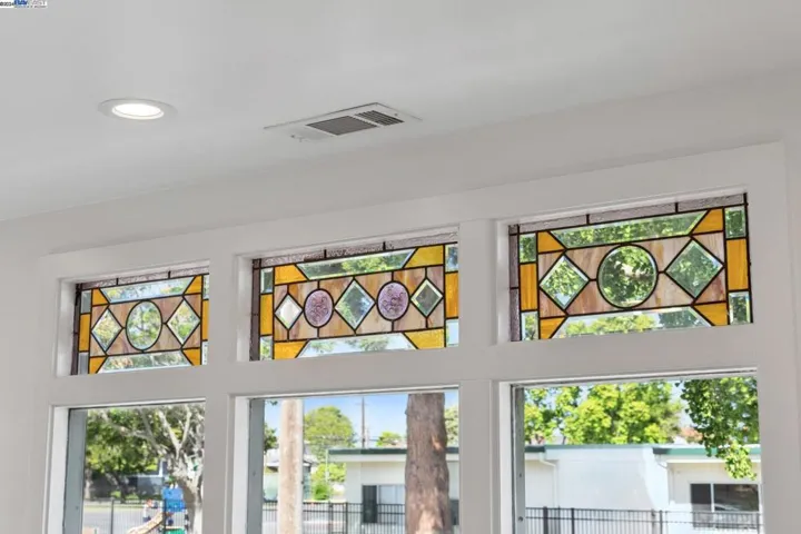 1626 Versailles Ave, Alameda, California 94501