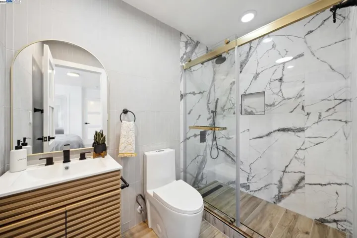 1626 Versailles Ave, Alameda, California 94501